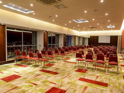 تکنداما سویتز هتل