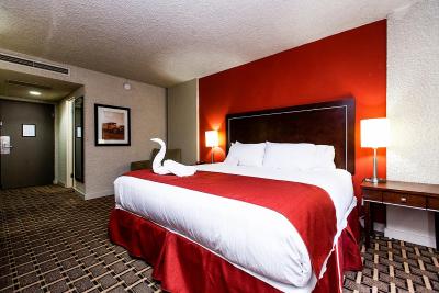 رامادا بای ویندهام ادمنتون یلوید نو