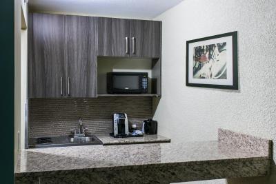 رامادا بای ویندهام ادمنتون یلوید نو