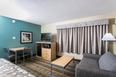 رامادا بای ویندهام ادمنتون یلوید نو