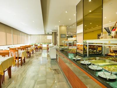 ال هتل منارک ال ردئو