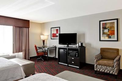 هامپتون این اند سویتز بای هیلتون رد دیر