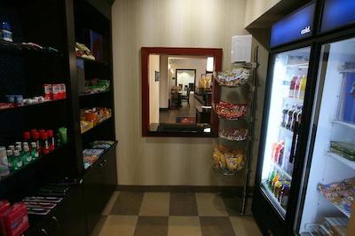 هامپتون این اند سویتز بای هیلتون رد دیر