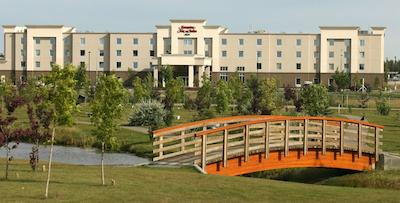 هامپتون این اند سویتز بای هیلتون رد دیر