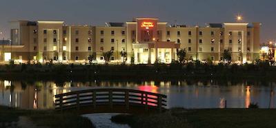 هامپتون این اند سویتز بای هیلتون رد دیر