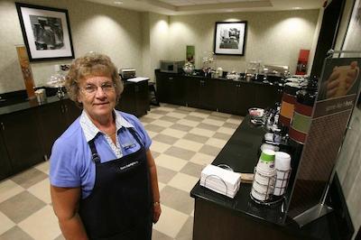 هامپتون این اند سویتز بای هیلتون رد دیر