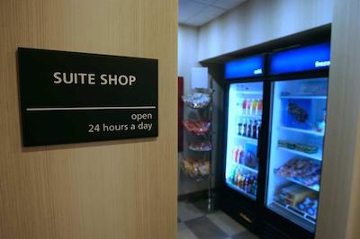 هامپتون این اند سویتز بای هیلتون رد دیر