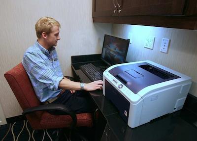 هامپتون این اند سویتز بای هیلتون رد دیر