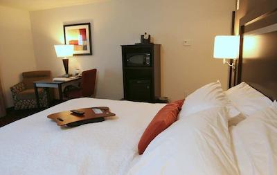 هامپتون این اند سویتز بای هیلتون رد دیر