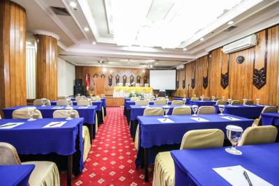 گراند منتنگ