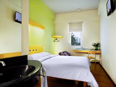 ایبیز بوجت جاکارتا سیکینی