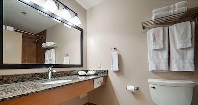 بست وسترن پلاس چاتیو این اسیلوان لاک