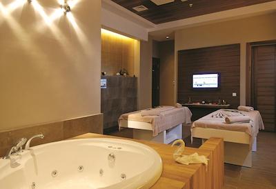 کمودور الیت سویتز اند اسپا