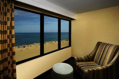 فور پوینتز بای شراتون ویرجینیا بیچ اُسینفرنت