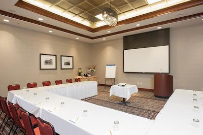 هیلتون گاردن این ایندیاناپلیز اسود/گرینوود