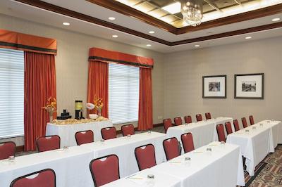 هیلتون گاردن این ایندیاناپلیز اسود/گرینوود