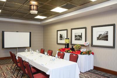 هیلتون گاردن این ایندیاناپلیز اسود/گرینوود