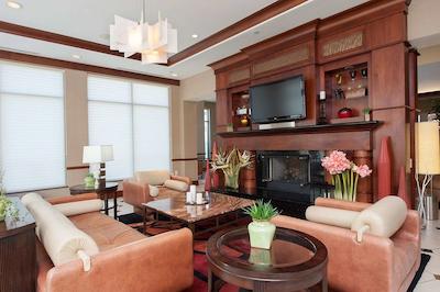 هیلتون گاردن این ایندیاناپلیز اسود/گرینوود