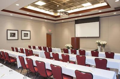 هیلتون گاردن این ایندیاناپلیز اسود/گرینوود