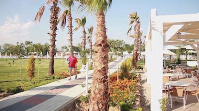 لرز لیک اند ریور ساید هتل اند اسپا