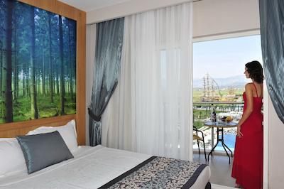 لرز لیک اند ریور ساید هتل اند اسپا