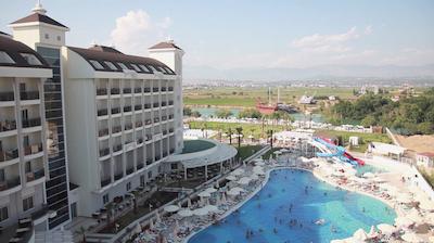 لرز لیک اند ریور ساید هتل اند اسپا