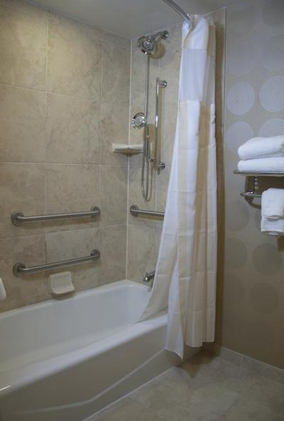 هیلتون گاردن این میلواوکی آیرپرت