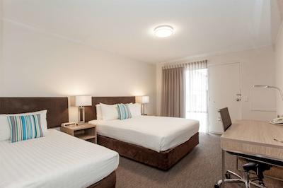 بست وسترن آلبانی متل اند اپارتمنتز