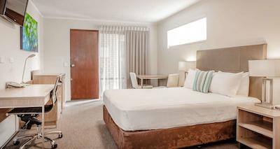 بست وسترن آلبانی متل اند اپارتمنتز