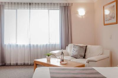 بست وسترن آلبانی متل اند اپارتمنتز