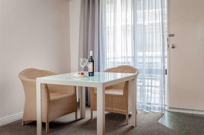 بست وسترن آلبانی متل اند اپارتمنتز