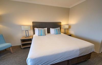 بست وسترن آلبانی متل اند اپارتمنتز