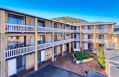 بست وسترن آلبانی متل اند اپارتمنتز