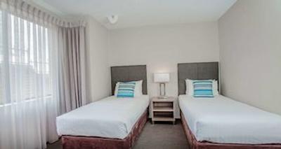 بست وسترن آلبانی متل اند اپارتمنتز