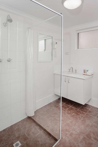 بست وسترن آلبانی متل اند اپارتمنتز