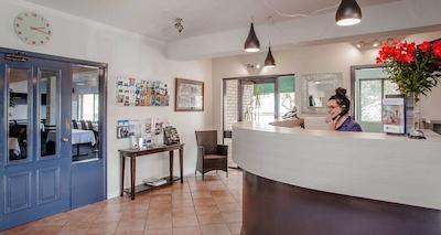 بست وسترن آلبانی متل اند اپارتمنتز