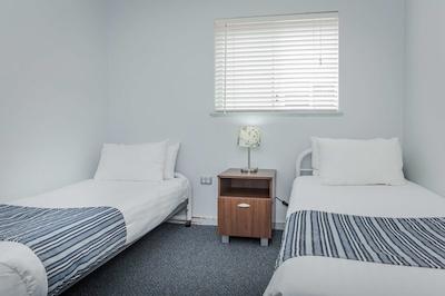 بست وسترن آلبانی متل اند اپارتمنتز