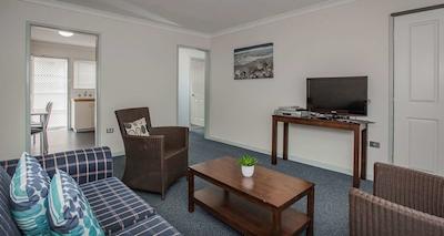 بست وسترن آلبانی متل اند اپارتمنتز