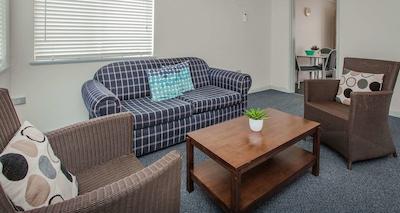 بست وسترن آلبانی متل اند اپارتمنتز