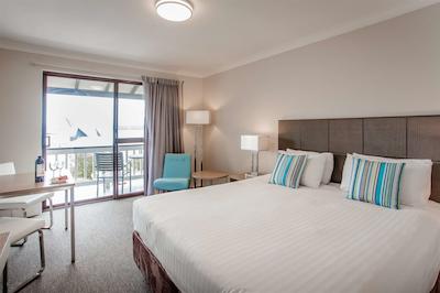 بست وسترن آلبانی متل اند اپارتمنتز