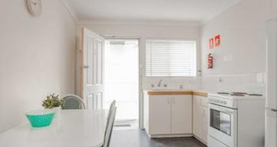 بست وسترن آلبانی متل اند اپارتمنتز