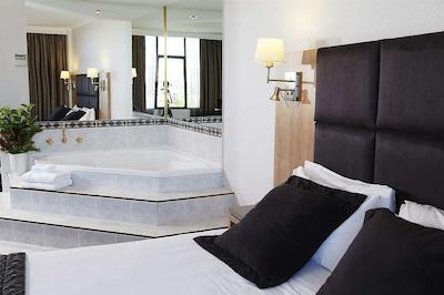 اتورا آلبوری