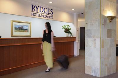 اتورا آلبوری