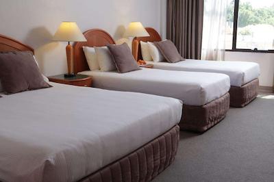 اتورا آلبوری