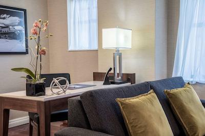 د وارویک هتل ریتنهوس اسکوار