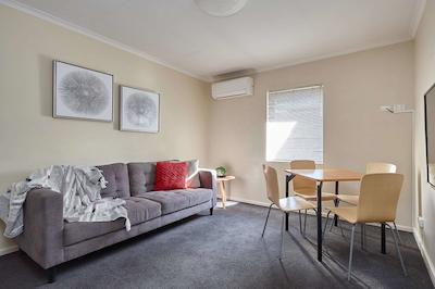 الفین متل اند سرویسد اپارتمنتز