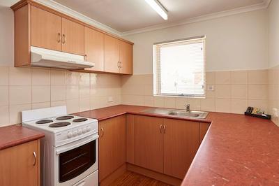 الفین متل اند سرویسد اپارتمنتز