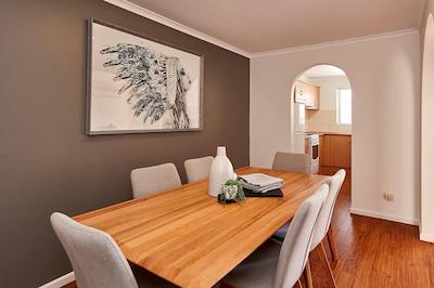 الفین متل اند سرویسد اپارتمنتز