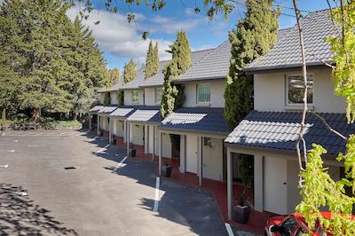 الفین متل اند سرویسد اپارتمنتز