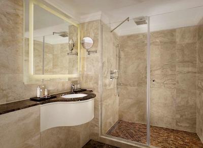 د وستبوری ا لوکسوری کالکشن هتل مفیر-لندن